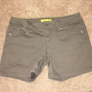 YMI WannaBetterButt shorts size 9 olive green